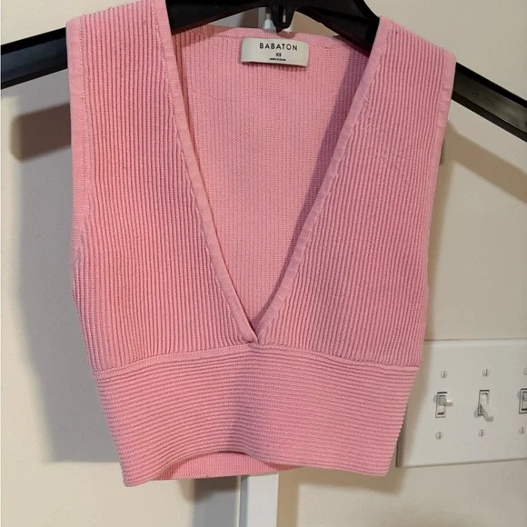 Babaton V-Neck Pink Crop Top - Picture 2 of 5
